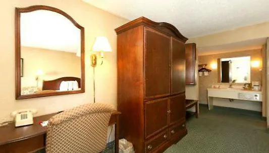 Econo Lodge Inn & Suites Charlotte USA