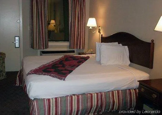 Econo Lodge Inn & Suites Σάρλοτ