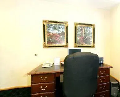 Econo Lodge Inn & Suites Σάρλοτ 2*,